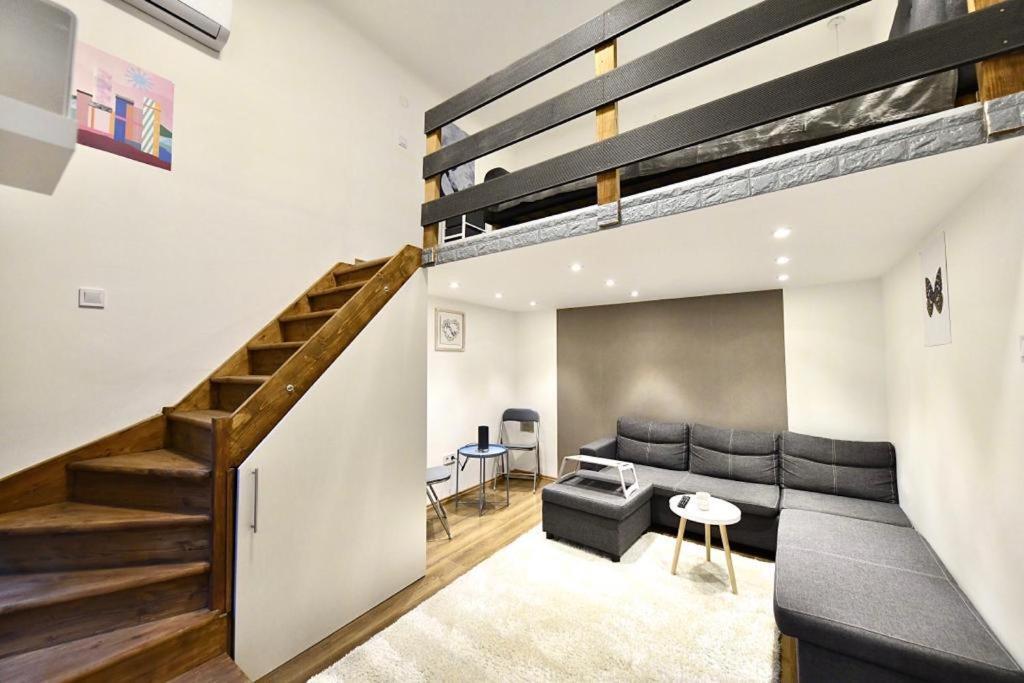 Cute Gallery Apartment Close To The Basilica, Queen Будапеща Екстериор снимка