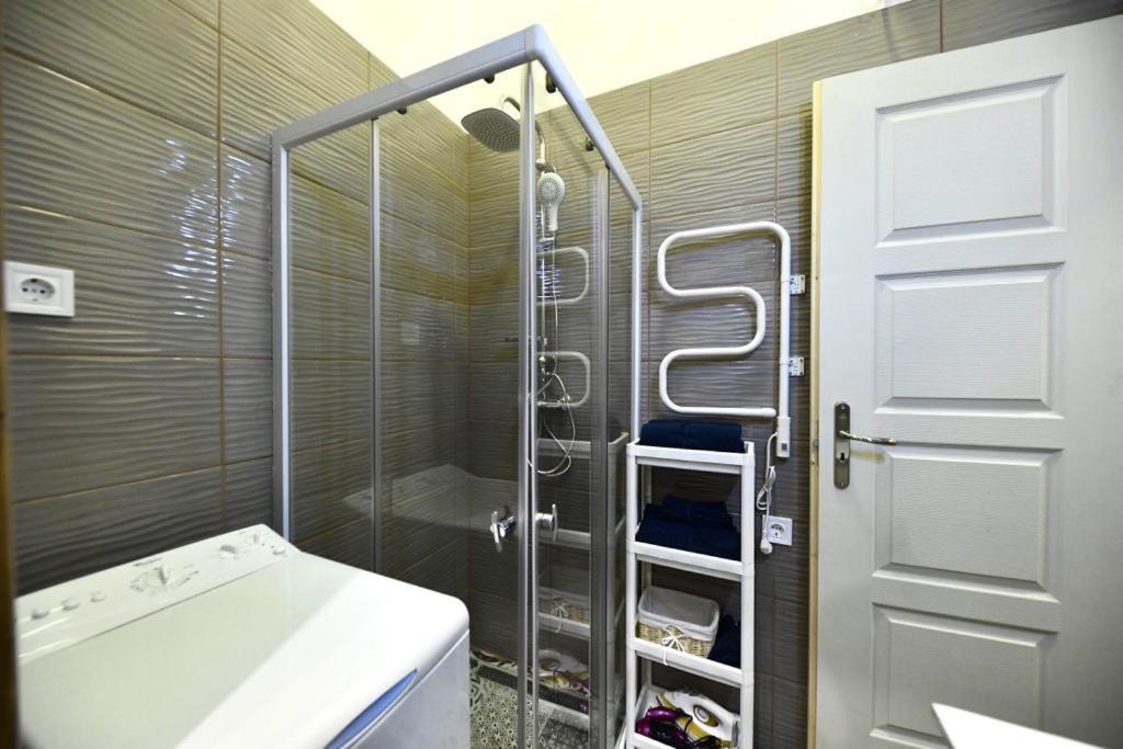 Cute Gallery Apartment Close To The Basilica, Queen Будапеща Екстериор снимка